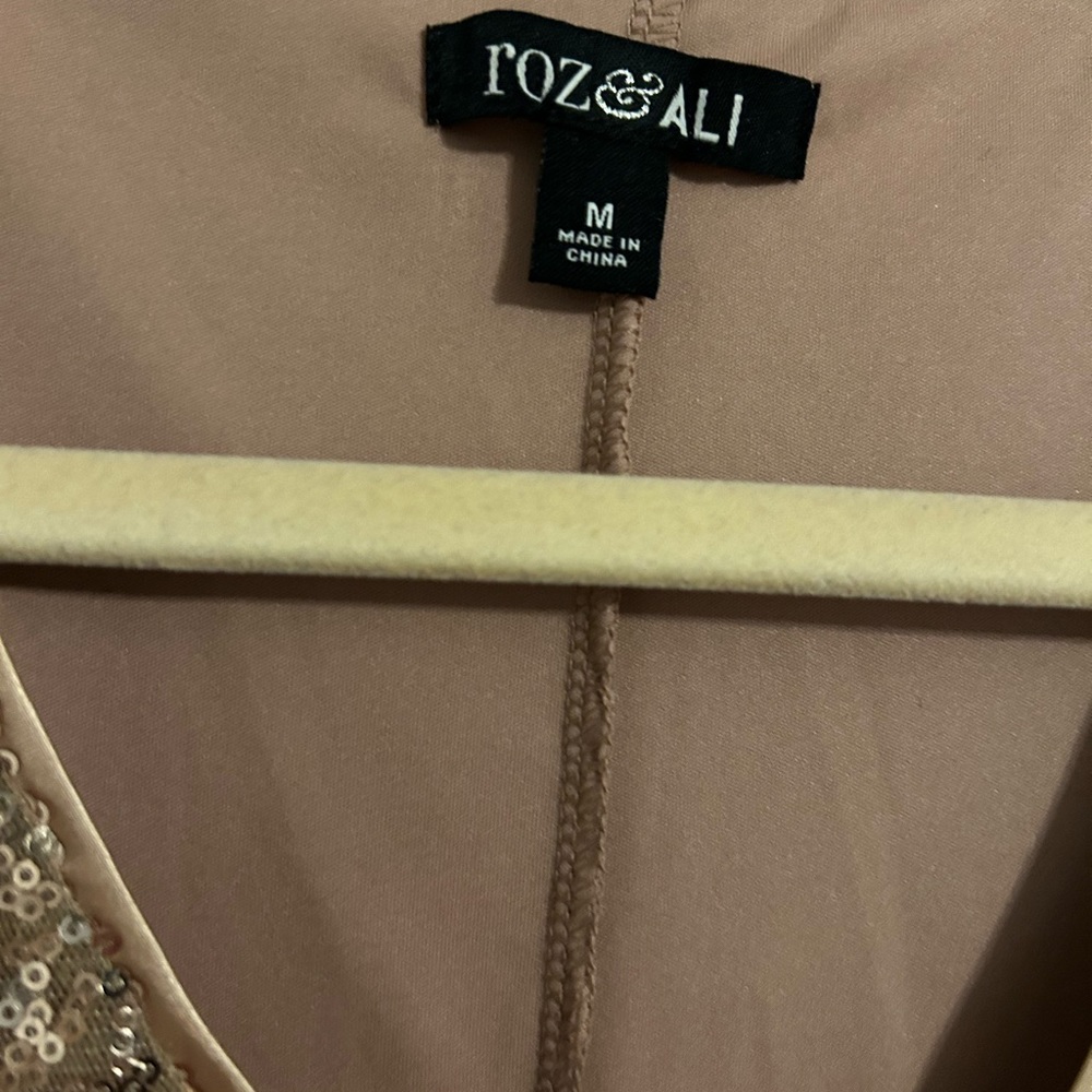 Roz & Ali Size Medium Sparkly Top With Liner - image 3